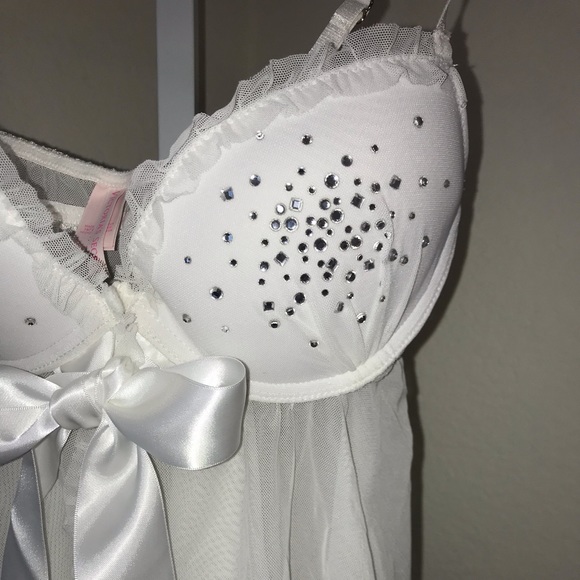 Victoria’s Secret White Lingerie set- 34C - Picture 2 of 7